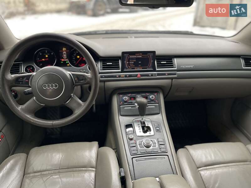 Седан Audi A8 2004 в Полтаве
