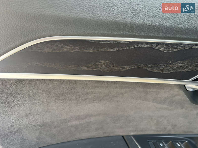 Седан Audi A8 2019 в Львове