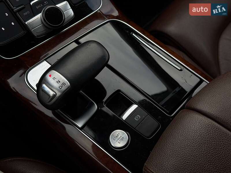 Седан Audi A8 2012 в Кривом Роге