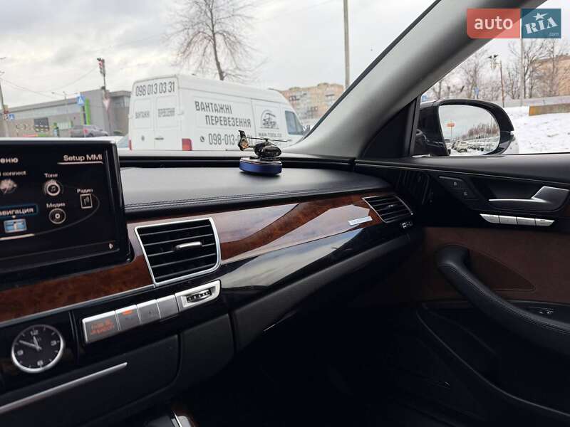 Седан Audi A8 2012 в Кривом Роге