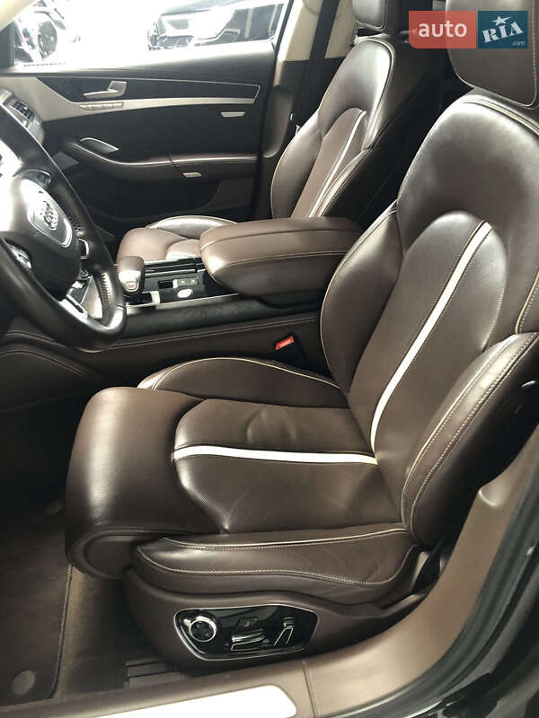 Седан Audi A8 2012 в Днепре
