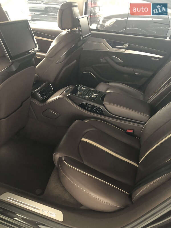 Седан Audi A8 2012 в Днепре