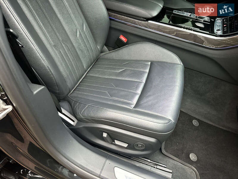 Седан Audi A8 2021 в Днепре