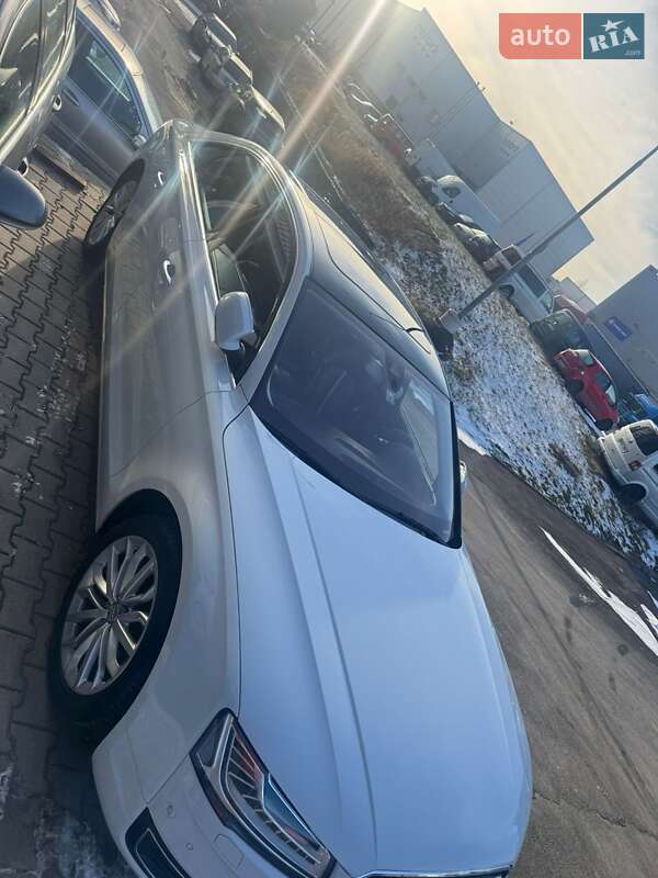 Седан Audi A8 2014 в Ужгороде