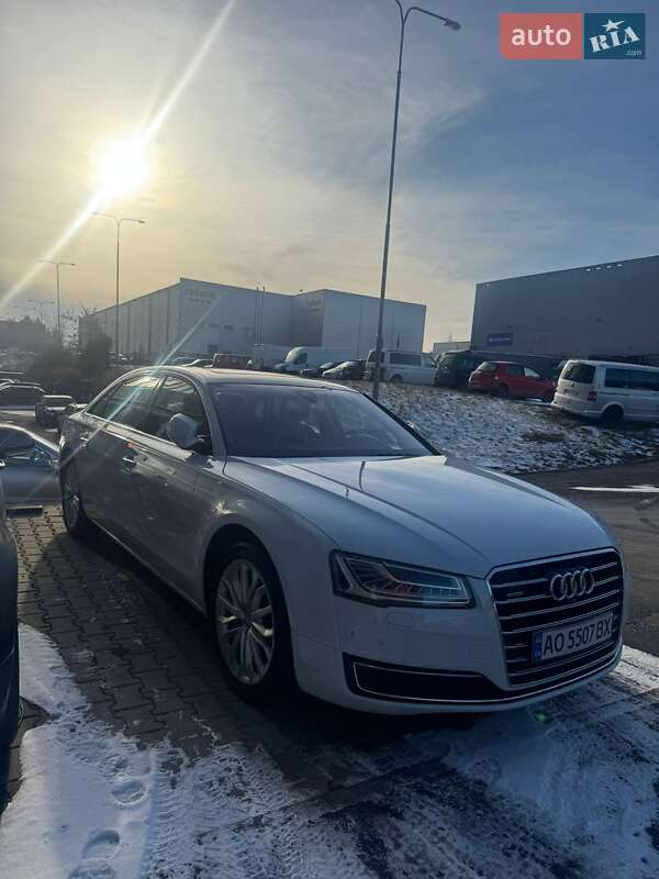Седан Audi A8 2014 в Ужгороде
