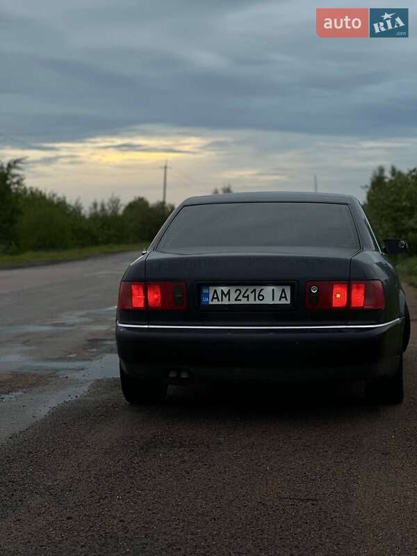 Седан Audi A8 2002 в Малине