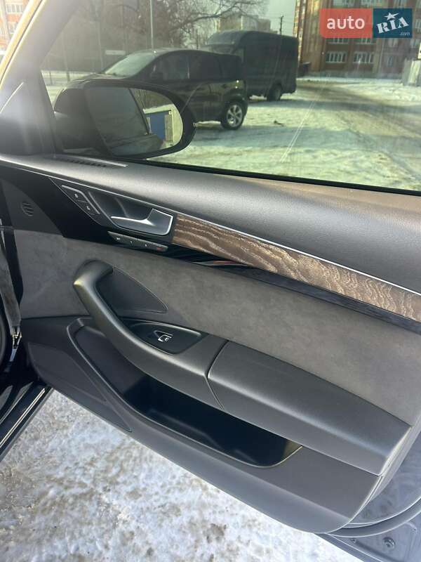 Седан Audi A8 2014 в Киеве