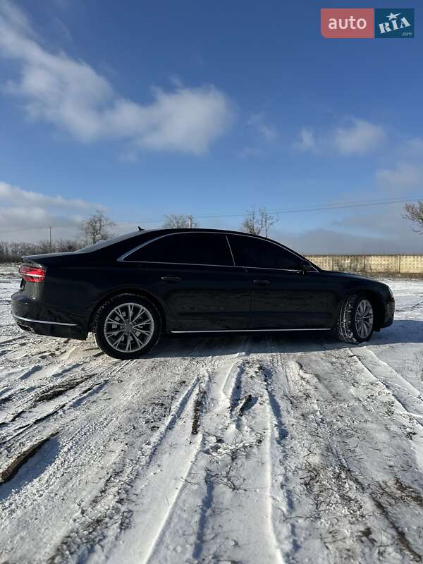 Седан Audi A8 2017 в Одесі