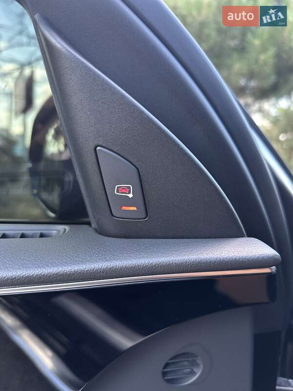 Седан Audi A8 2017 в Одесі