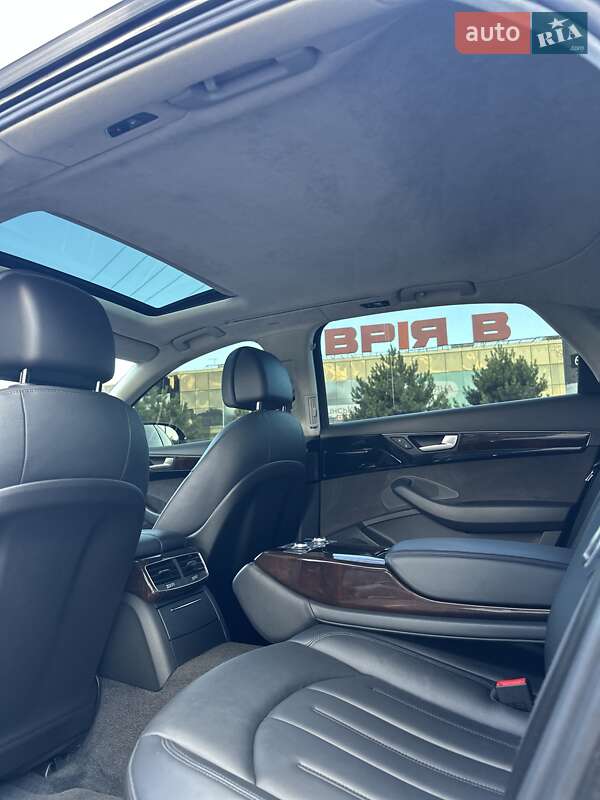 Седан Audi A8 2017 в Одесі
