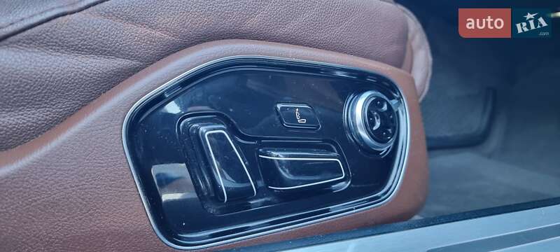 Седан Audi A8 2014 в Кривому Розі