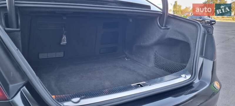 Седан Audi A8 2014 в Кривому Розі