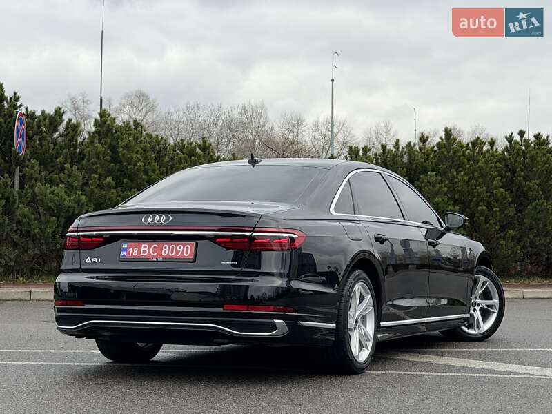 Седан Audi A8 2022 в Києві