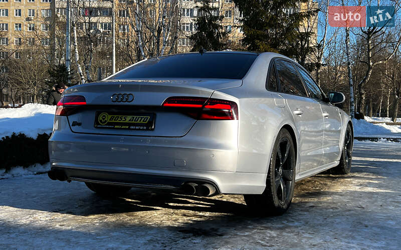 Седан Audi A8 2017 в Львове