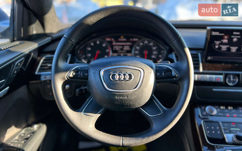 Седан Audi A8 2017 в Львове