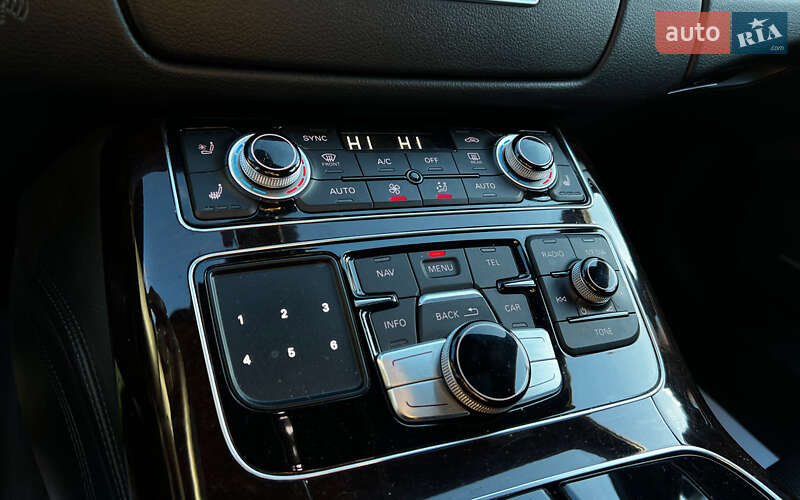 Седан Audi A8 2017 в Львове