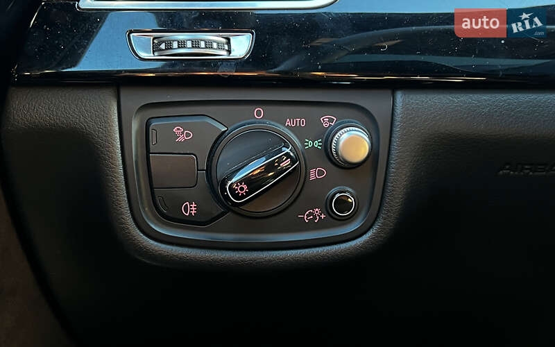 Седан Audi A8 2017 в Львове