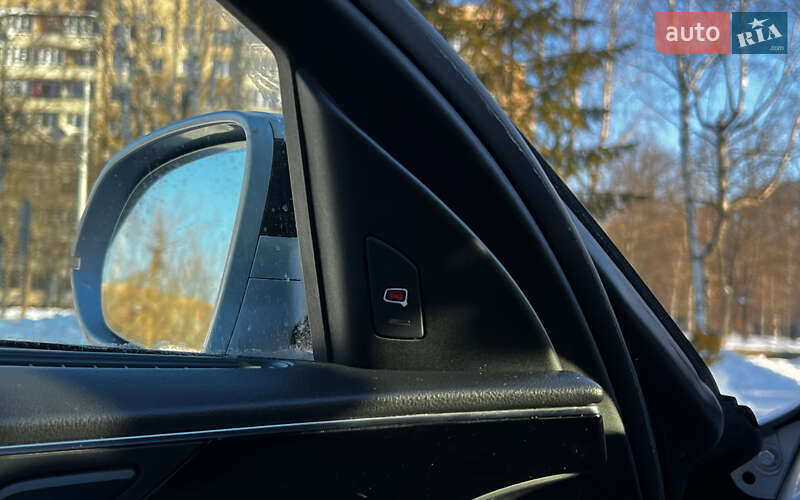 Седан Audi A8 2017 в Львове