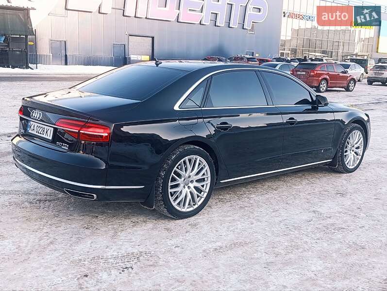 Седан Audi A8 2015 в Чернигове