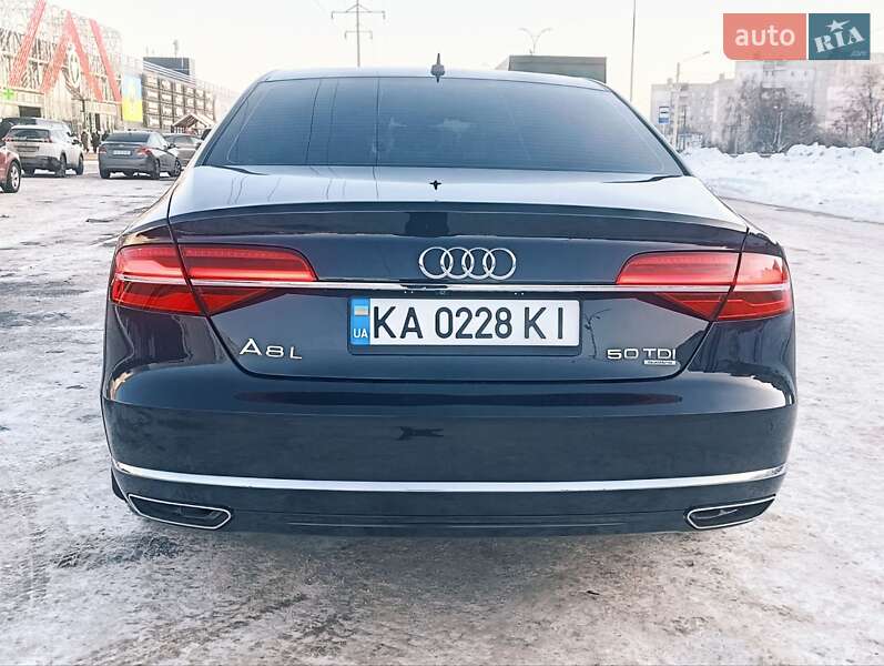 Седан Audi A8 2015 в Чернигове