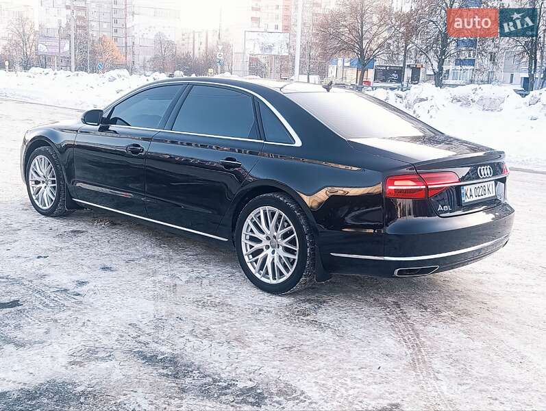 Седан Audi A8 2015 в Чернигове