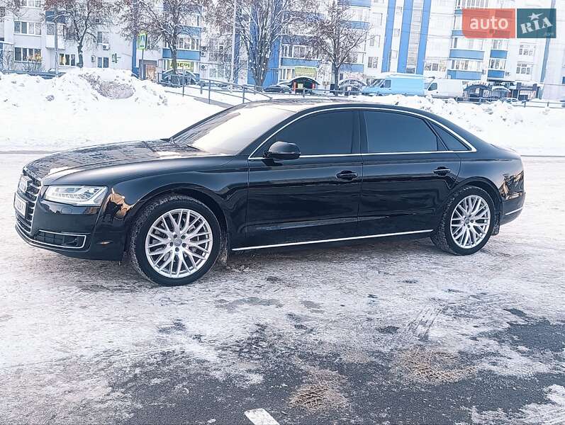 Седан Audi A8 2015 в Чернигове