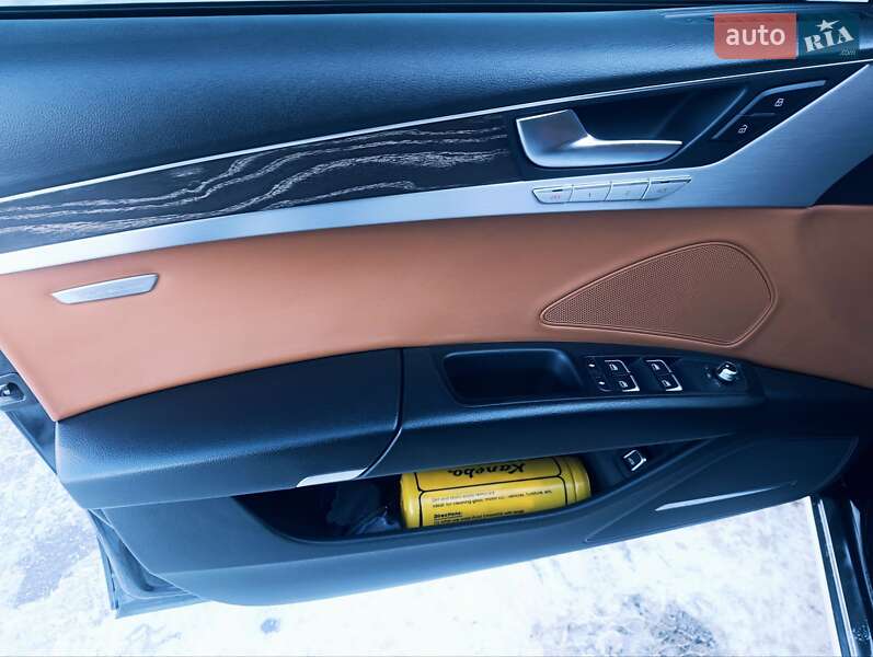 Седан Audi A8 2015 в Чернигове