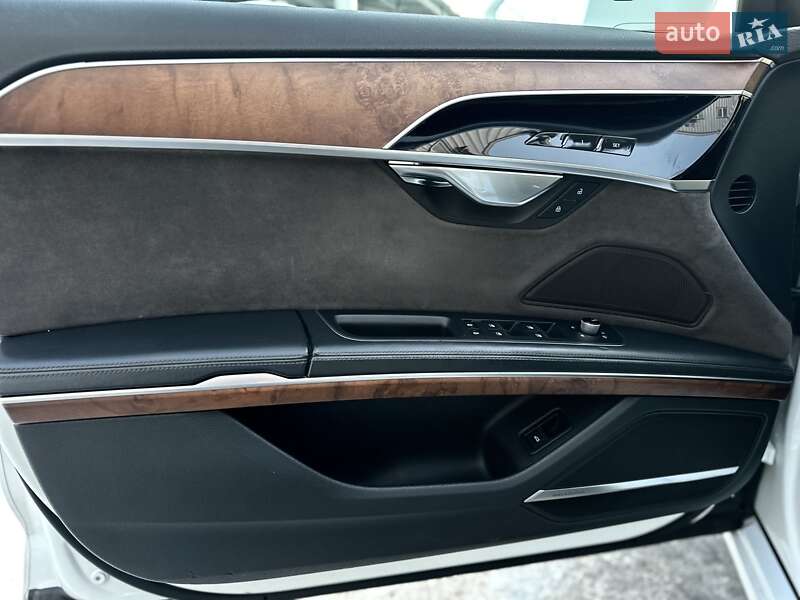 Седан Audi A8 2019 в Киеве
