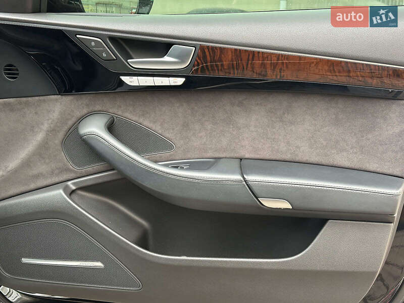 Седан Audi A8 2013 в Одессе