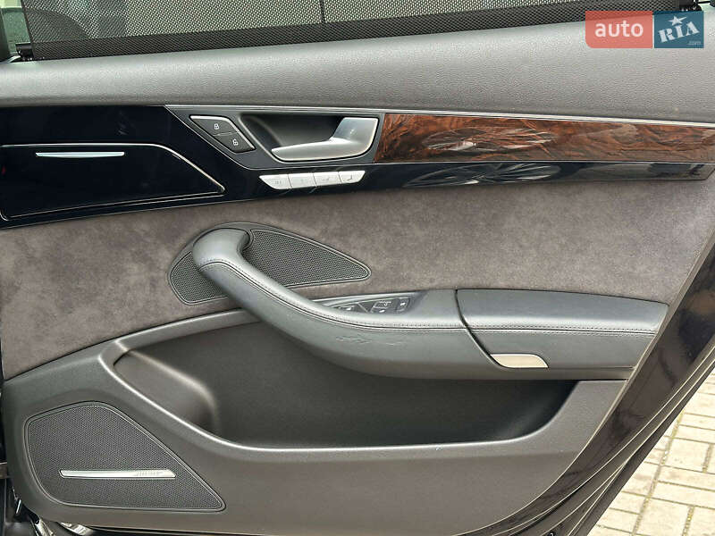 Седан Audi A8 2013 в Одессе