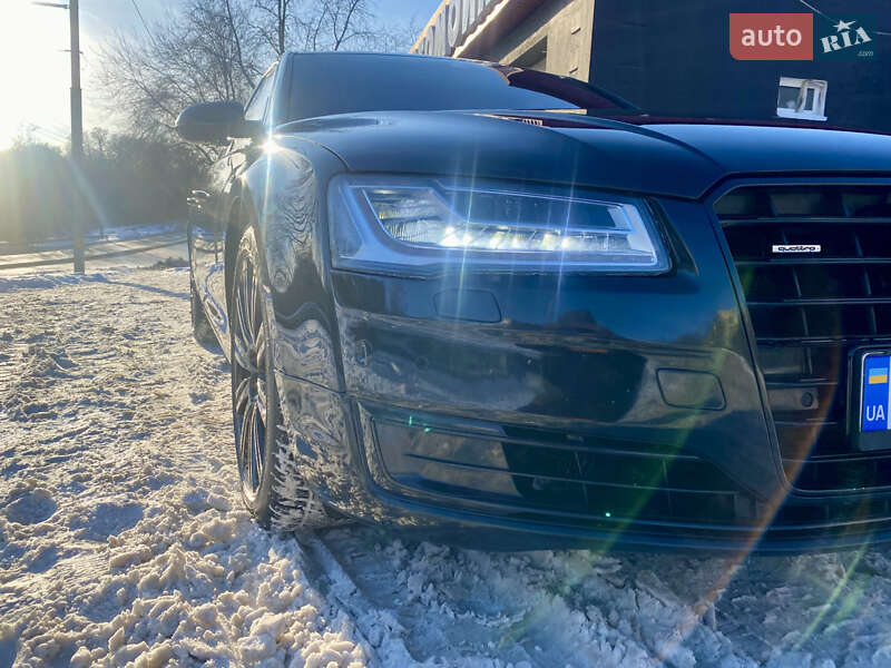 Седан Audi A8 2013 в Дніпрі