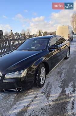 Седан Audi A8 2012 в Чорткові