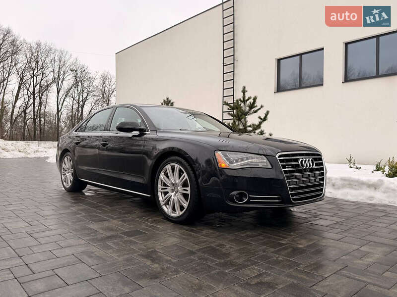 Седан Audi A8 2013 в Луцьку