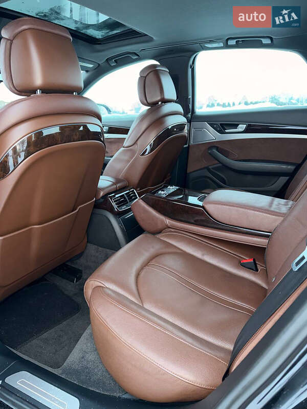 Седан Audi A8 2013 в Луцьку