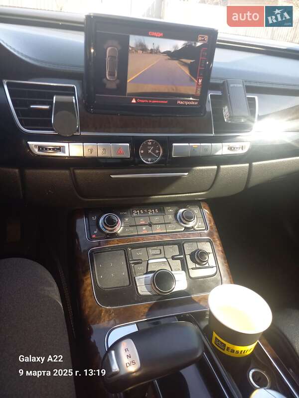 Седан Audi A8 2012 в Павлограді
