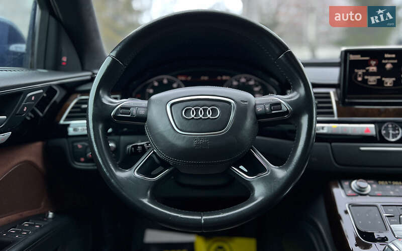Седан Audi A8 2015 в Львове