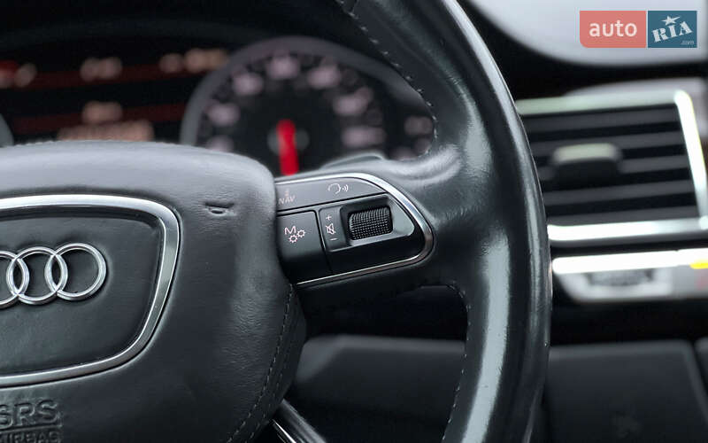 Седан Audi A8 2015 в Львове