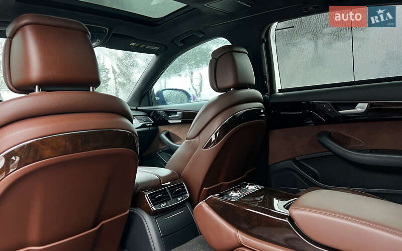 Седан Audi A8 2015 в Львове