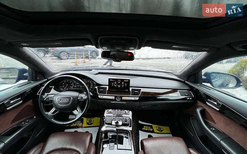 Седан Audi A8 2015 в Львове