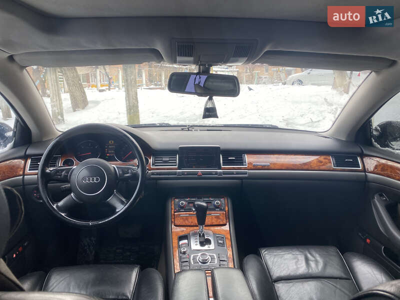 Седан Audi A8 2004 в Умані