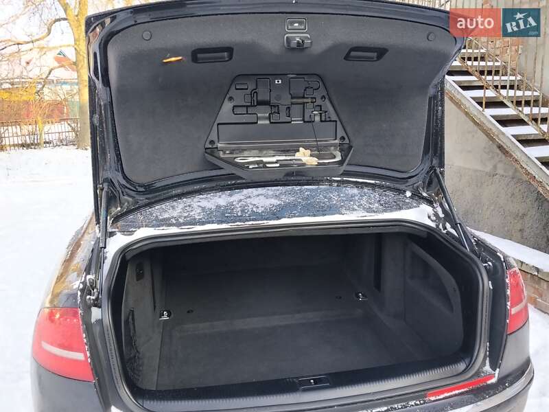 Седан Audi A8 2008 в Оболони