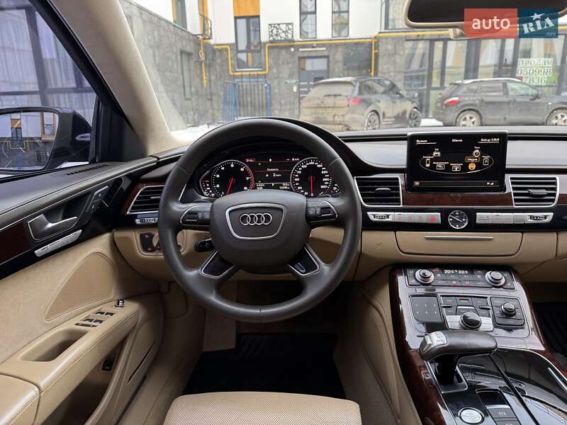 Седан Audi A8 2013 в Луцке