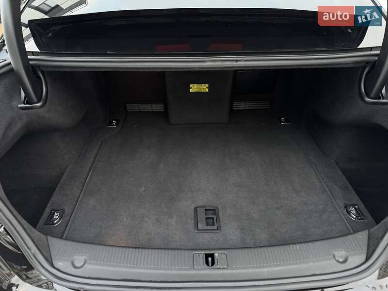 Седан Audi A8 2013 в Луцке