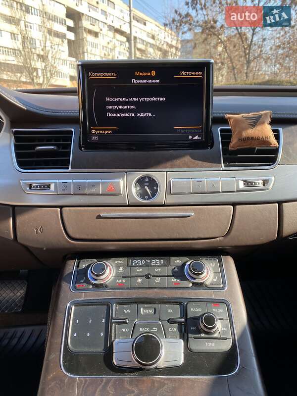 Седан Audi A8 2013 в Дніпрі