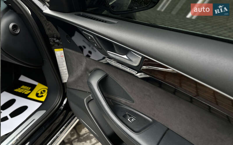 Седан Audi A8 2015 в Мукачевому