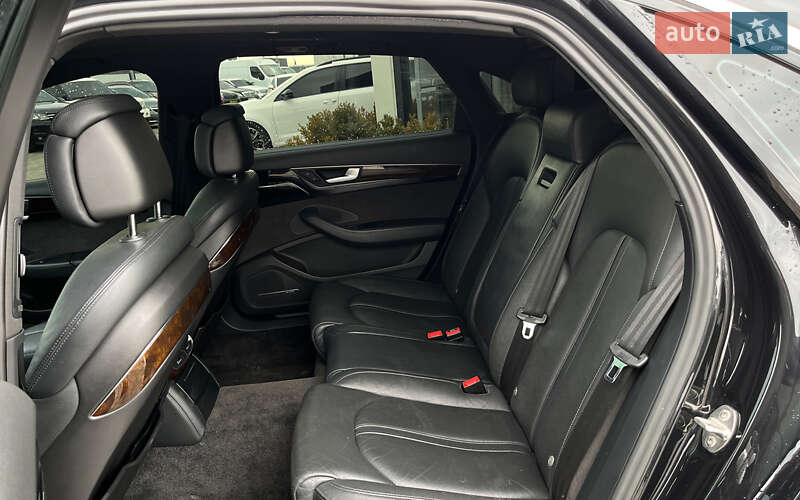 Седан Audi A8 2015 в Мукачевому