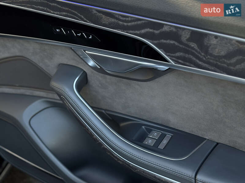 Седан Audi A8 2021 в Киеве