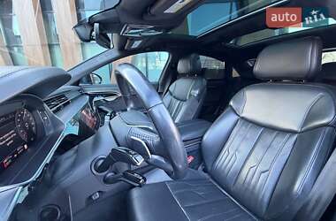 Седан Audi A8 2019 в Луцке