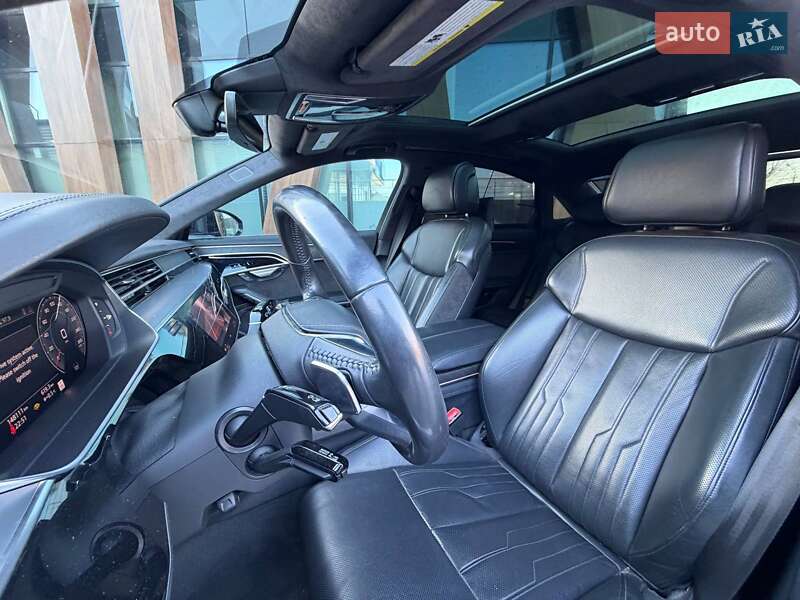 Седан Audi A8 2019 в Луцке