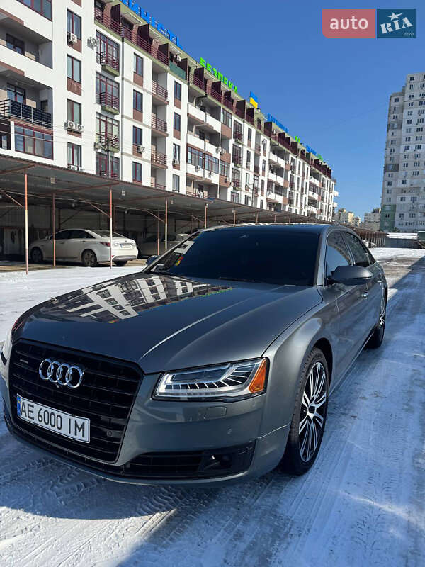 Седан Audi A8 2015 в Одесі